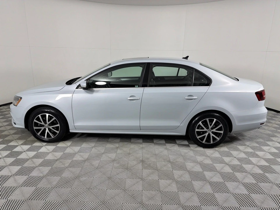 2017 Volkswagen A6 Jetta - Image 8 of 21