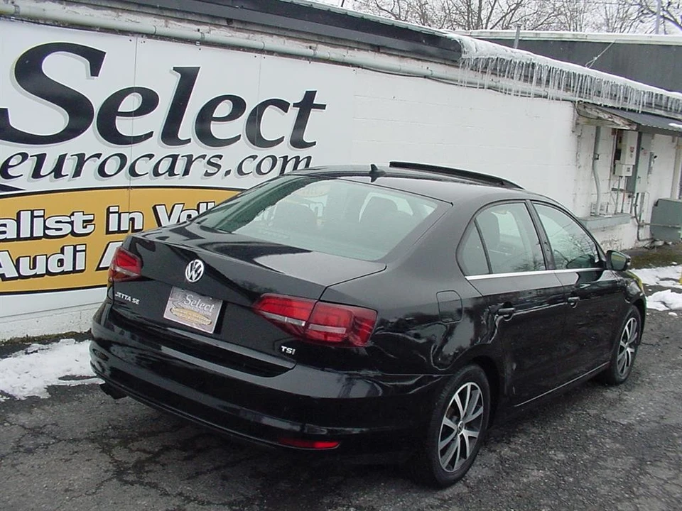2017 Volkswagen A6 Jetta - Image 2 of 12
