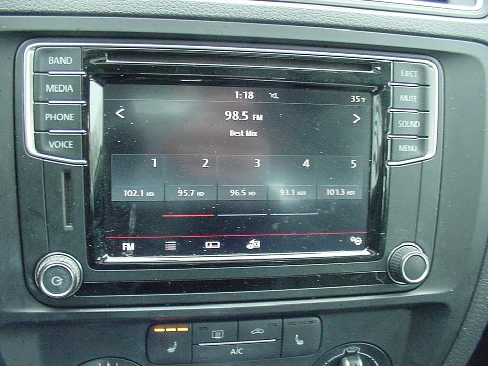 2017 Volkswagen A6 Jetta - Image 10 of 12