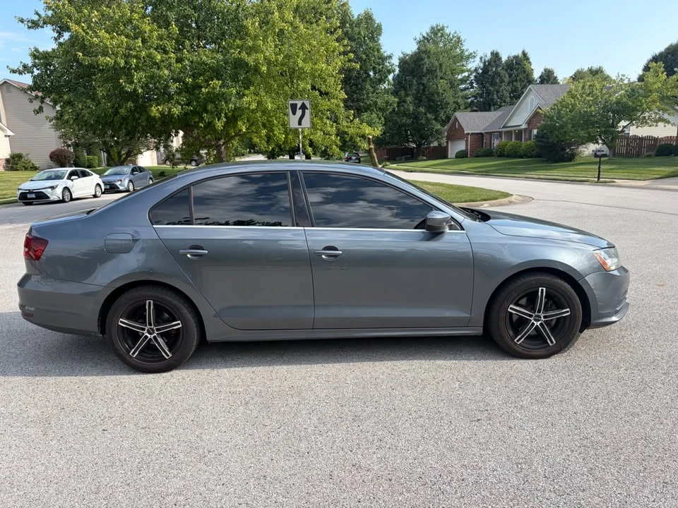 2017 Volkswagen A6 Jetta - Image 2 of 14