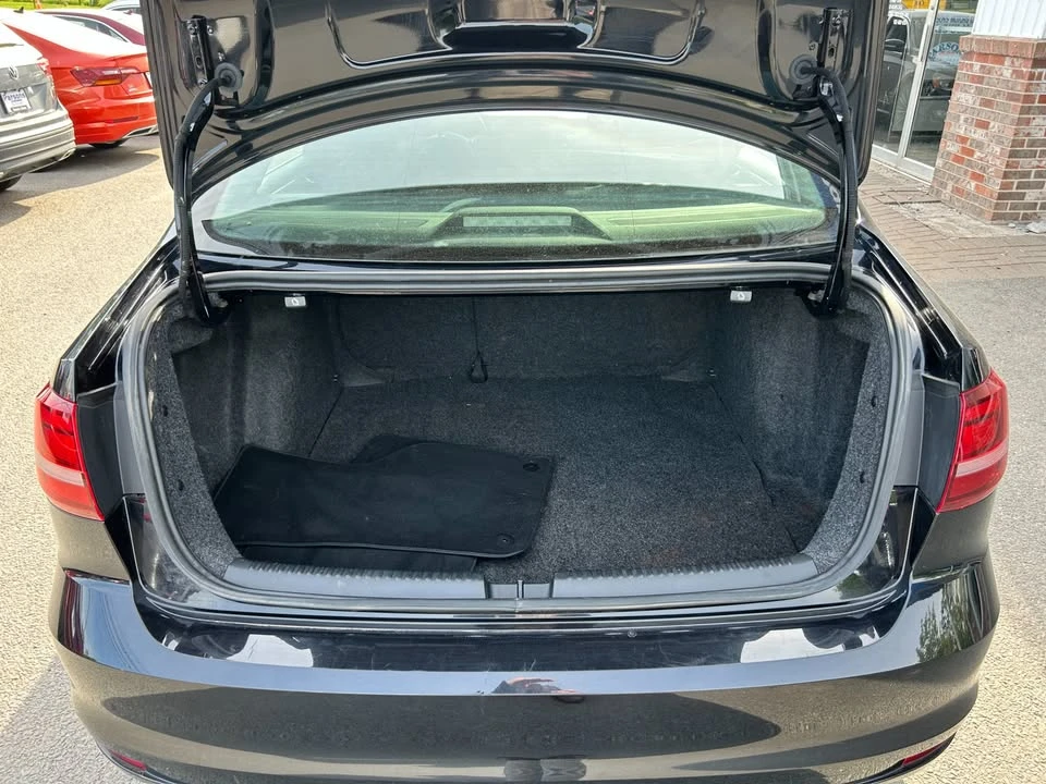 2017 Volkswagen A6 Jetta - Image 16 of 19