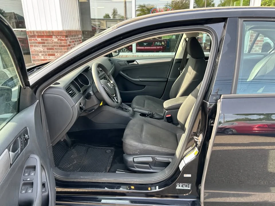 2017 Volkswagen A6 Jetta - Image 10 of 19