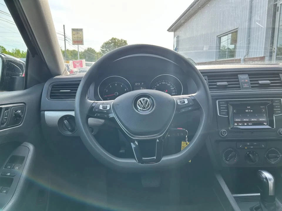 2017 Volkswagen A6 Jetta - Image 11 of 19