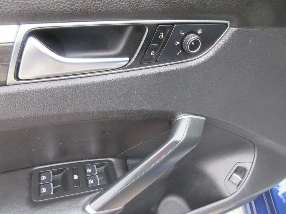 2017 Volkswagen Passat - Image 10 of 19
