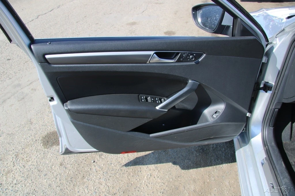 2017 Volkswagen Passat - Image 13 of 21