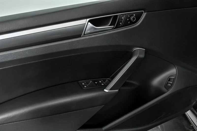 2017 Volkswagen Passat - Image 15 of 21
