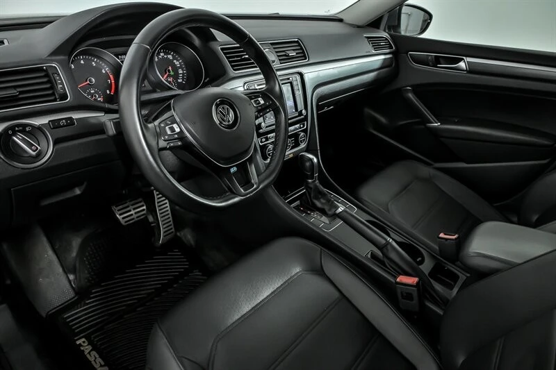 2017 Volkswagen Passat - Image 16 of 21