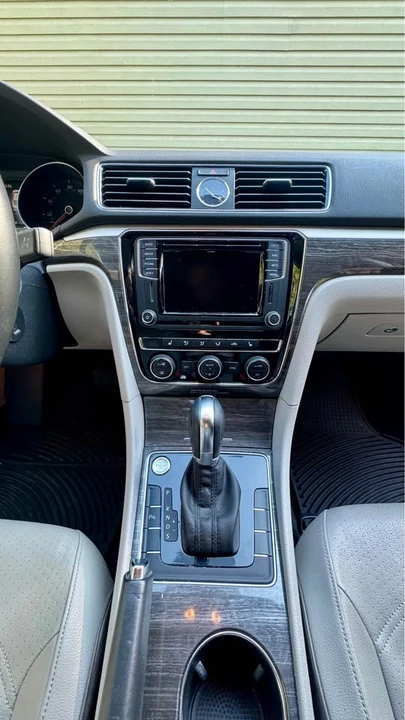 2017 Volkswagen Passat - Image 5 of 10