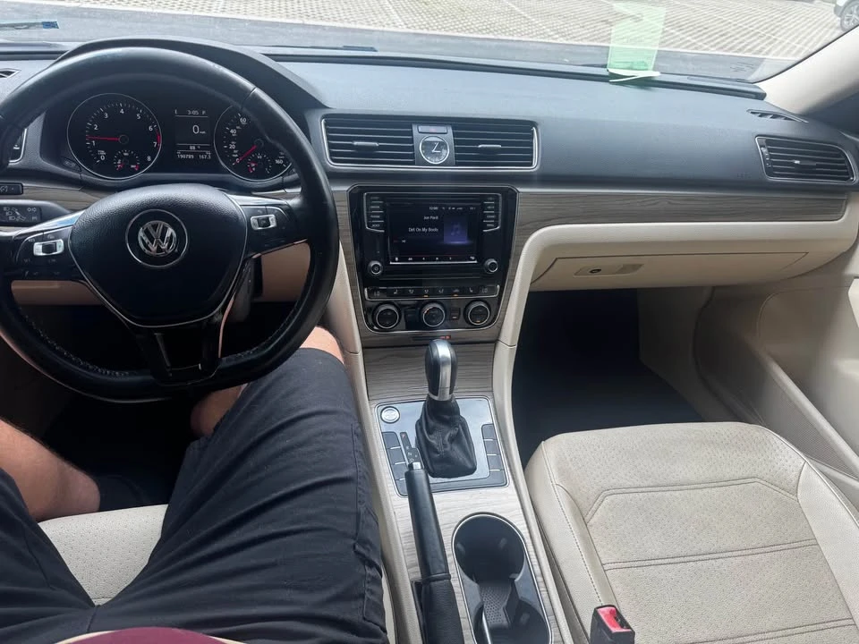 2017 Volkswagen Passat - Image 9 of 10