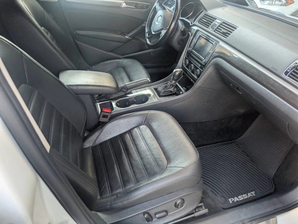 2017 Volkswagen Passat - Image 12 of 15