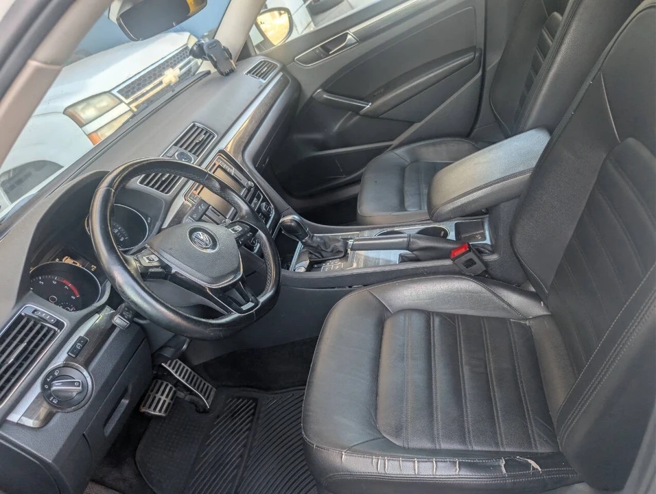 2017 Volkswagen Passat - Image 9 of 15