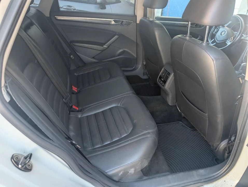 2017 Volkswagen Passat - Image 11 of 15