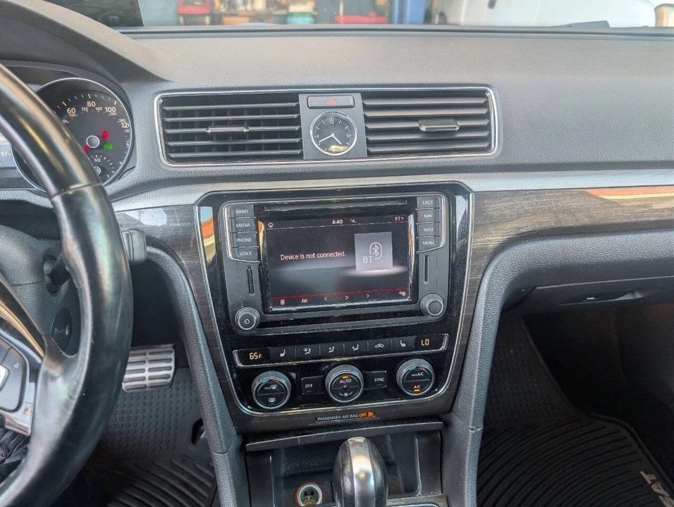 2017 Volkswagen Passat - Image 14 of 15