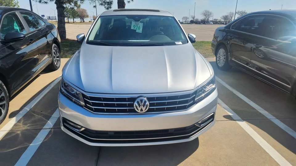 2017 Volkswagen Passat - Image 2 of 11