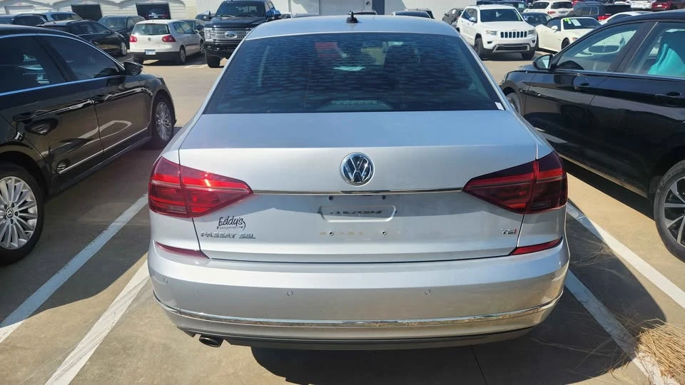 2017 Volkswagen Passat - Image 6 of 11