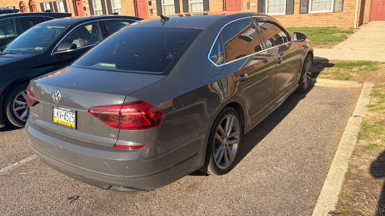 2017 Volkswagen Passat - Image 5 of 12