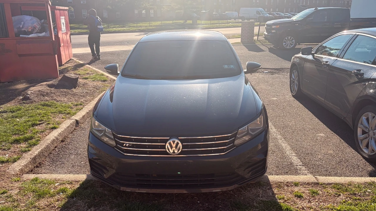 2017 Volkswagen Passat - Image 2 of 12