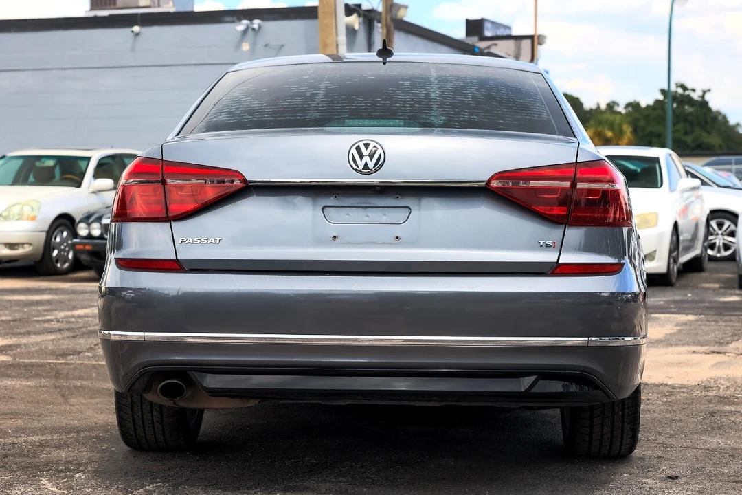 2017 Volkswagen Passat - Image 7 of 12