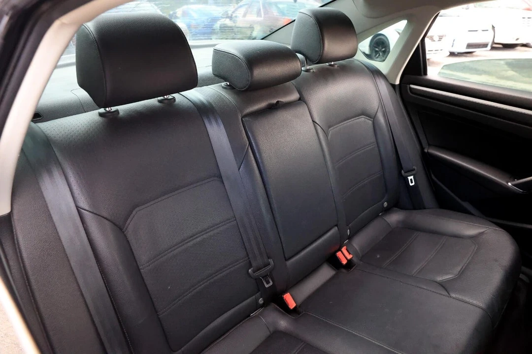 2017 Volkswagen Passat - Image 14 of 21