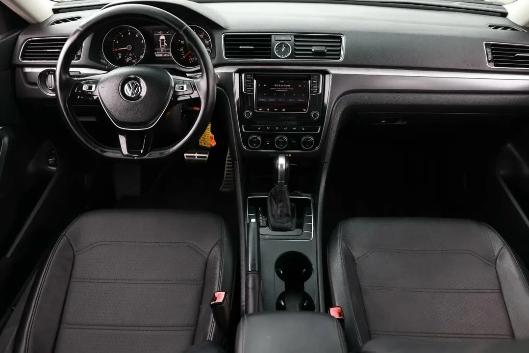 2017 Volkswagen Passat - Image 2 of 12