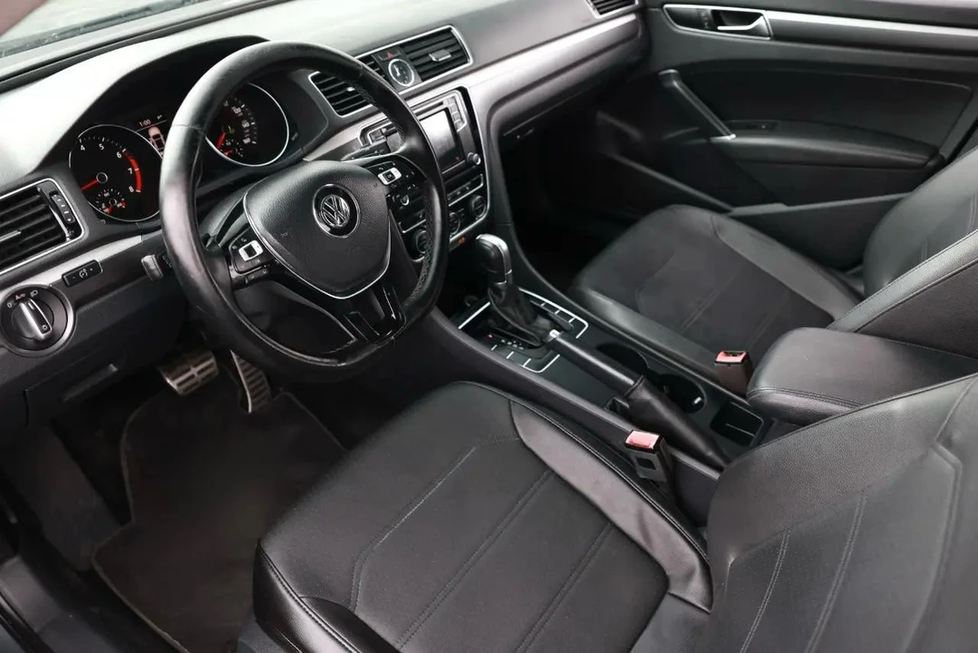 2017 Volkswagen Passat - Image 4 of 12