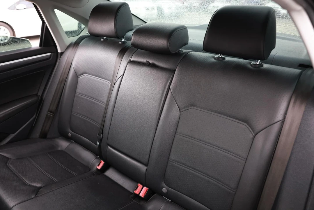2017 Volkswagen Passat - Image 8 of 12