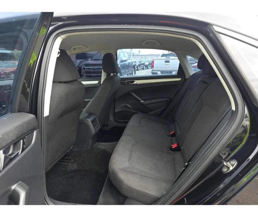 2017 Volkswagen Passat - Image 11 of 12