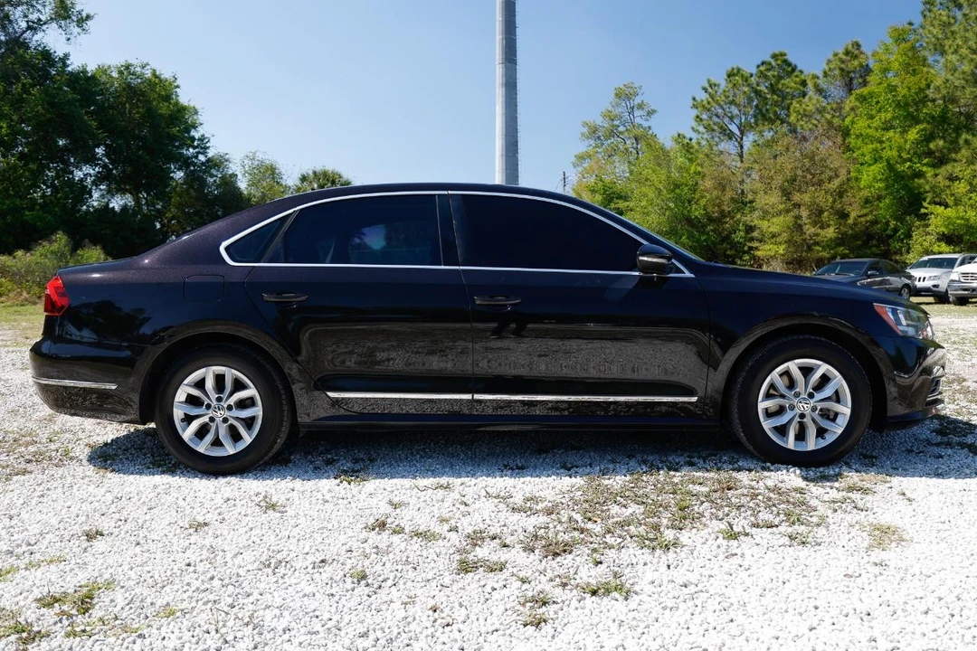 2017 Volkswagen Passat - Image 13 of 21