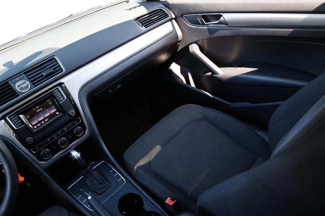 2017 Volkswagen Passat - Image 21 of 21