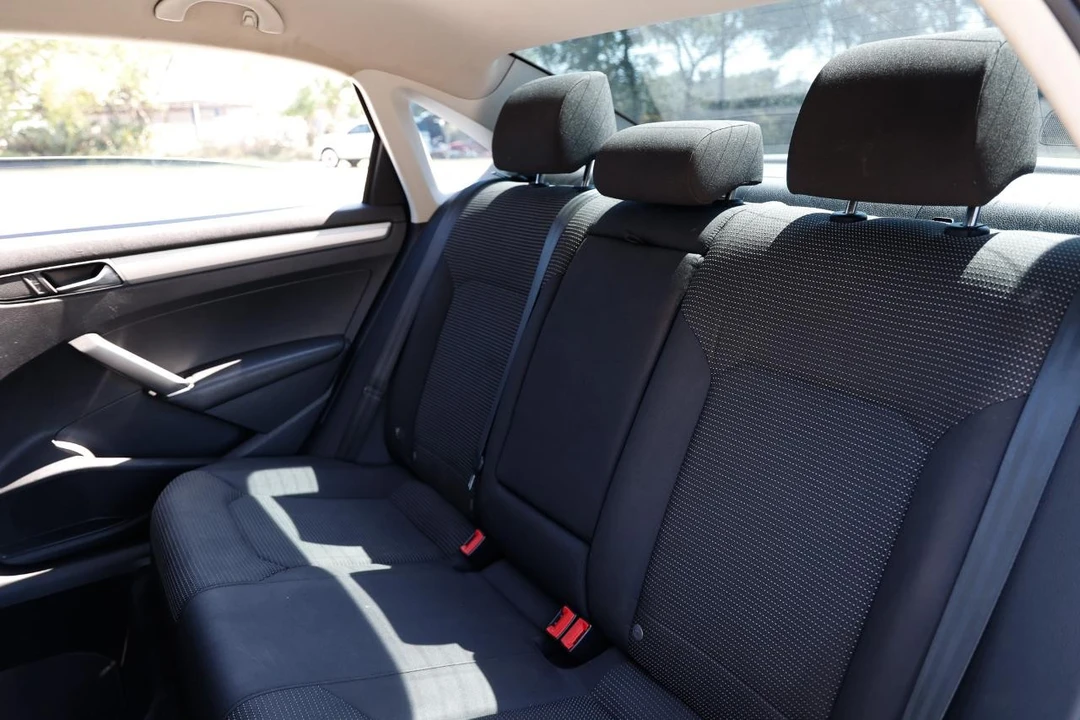 2017 Volkswagen Passat - Image 8 of 21