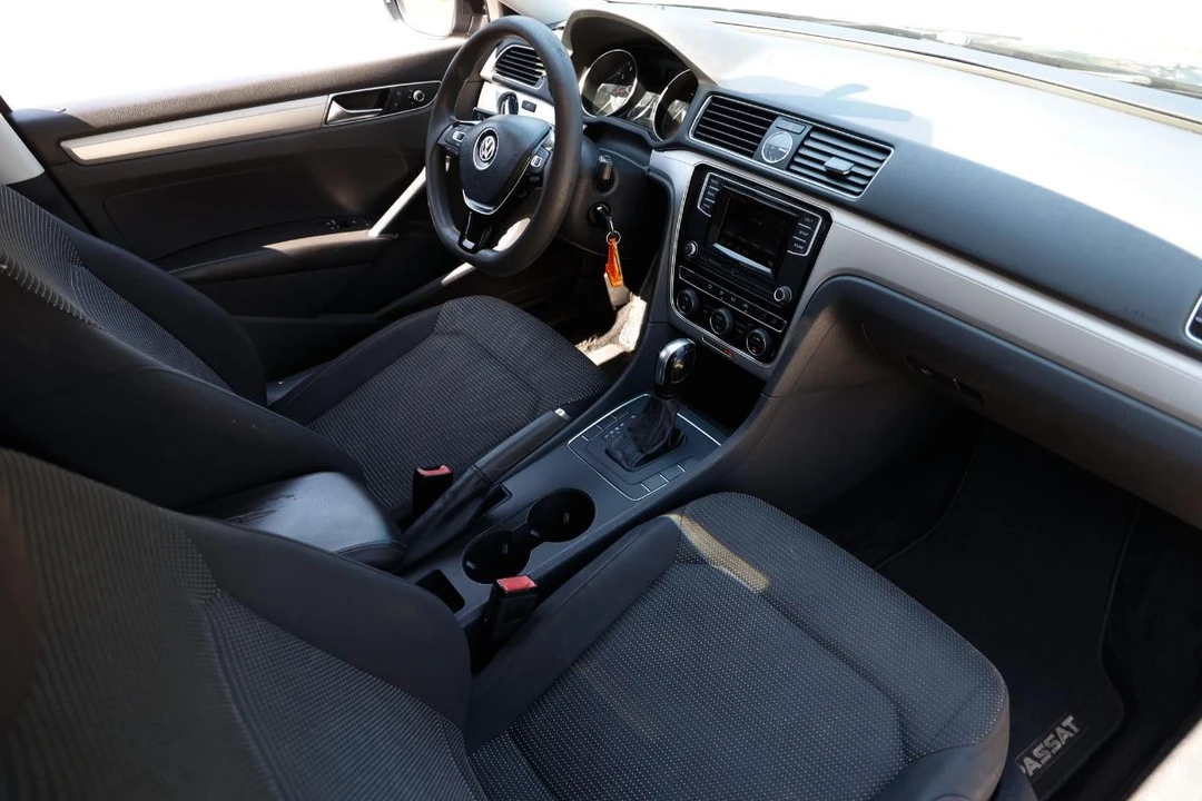 2017 Volkswagen Passat - Image 16 of 21