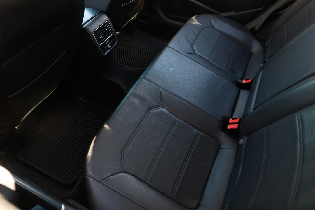 2017 Volkswagen Passat - Image 10 of 12