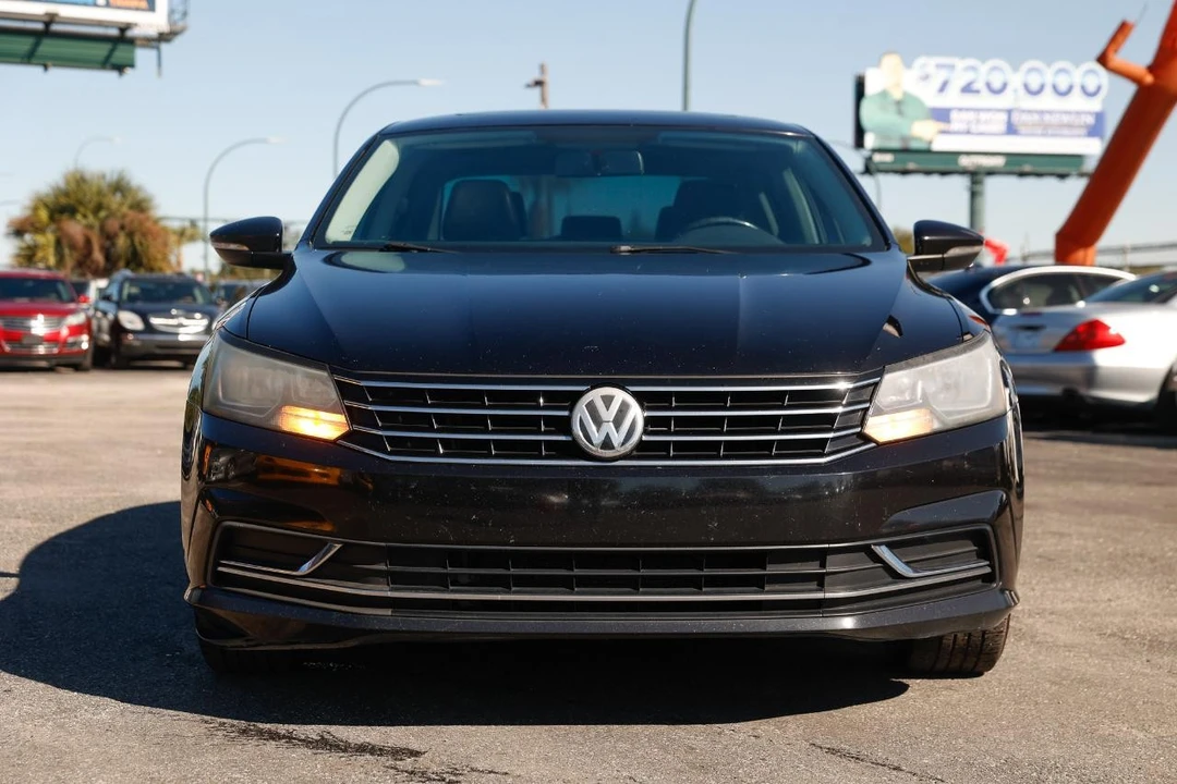 2017 Volkswagen Passat - Image 17 of 21