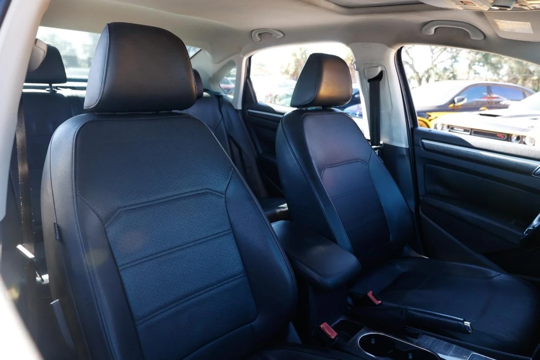 2017 Volkswagen Passat - Image 18 of 21