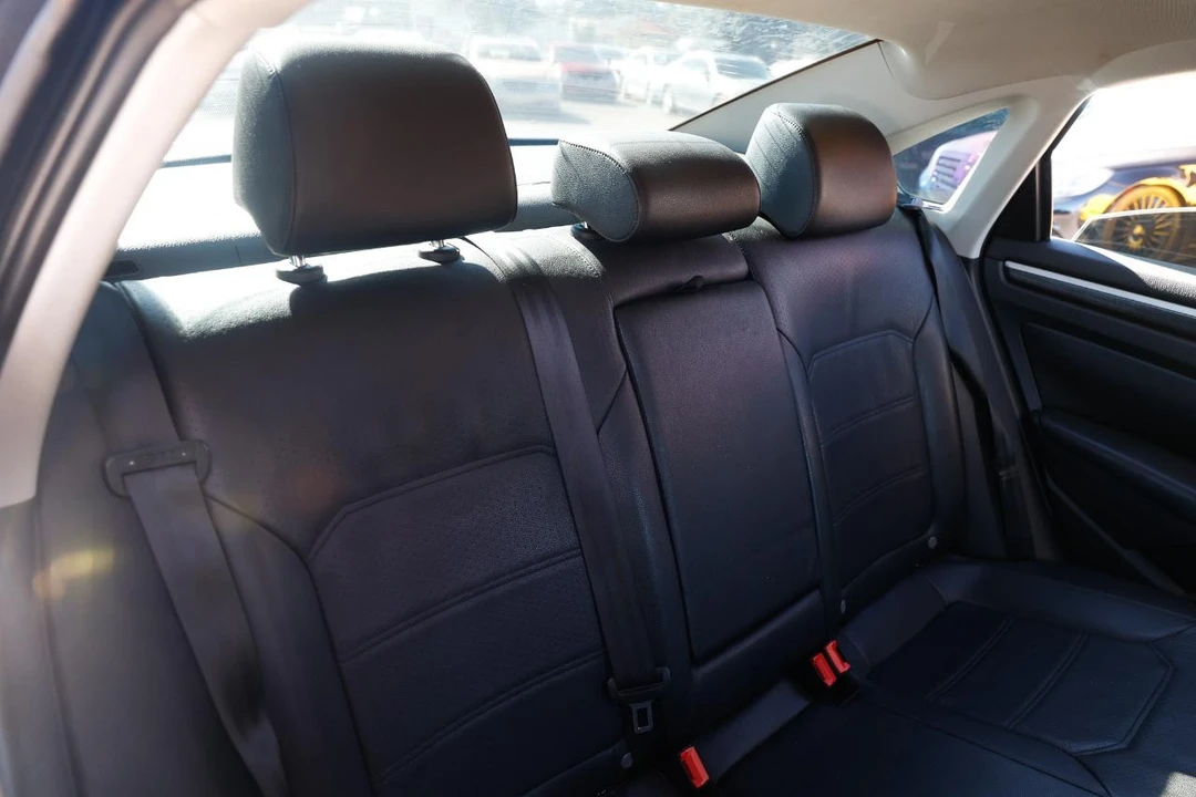 2017 Volkswagen Passat - Image 14 of 21