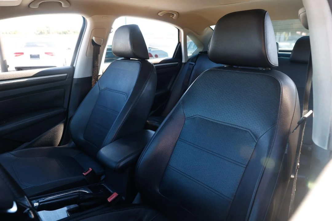 2017 Volkswagen Passat - Image 6 of 21