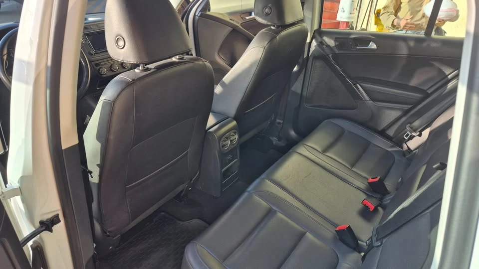 2017 Volkswagen Tiguan - Image 10 of 10