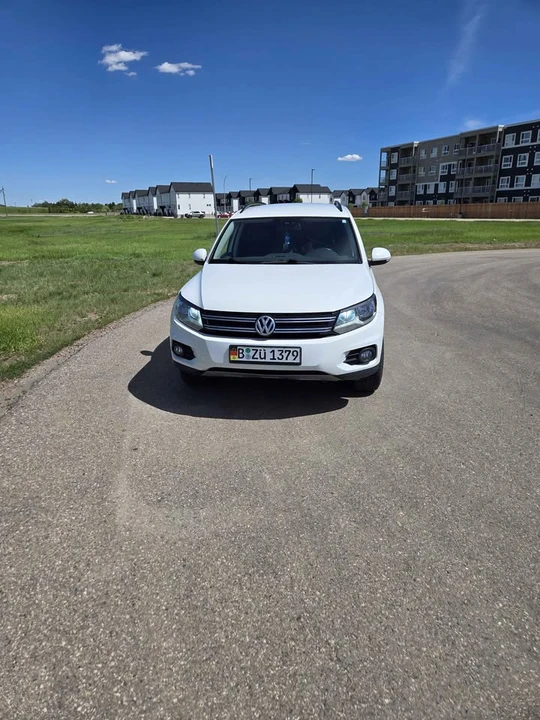 2017 Volkswagen Tiguan - Image 2 of 6