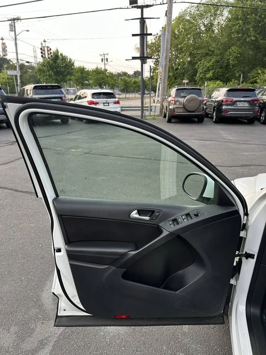 2017 Volkswagen Tiguan - Image 15 of 21