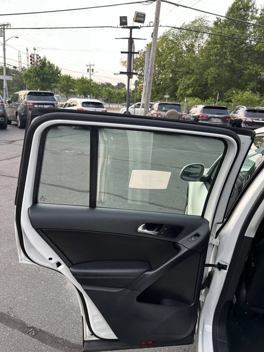 2017 Volkswagen Tiguan - Image 20 of 21