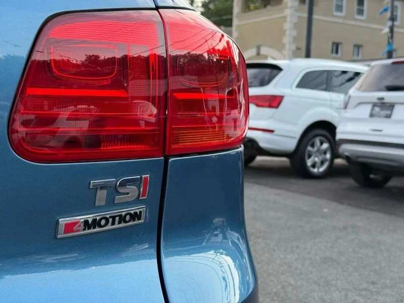 2017 Volkswagen Tiguan - Image 6 of 12