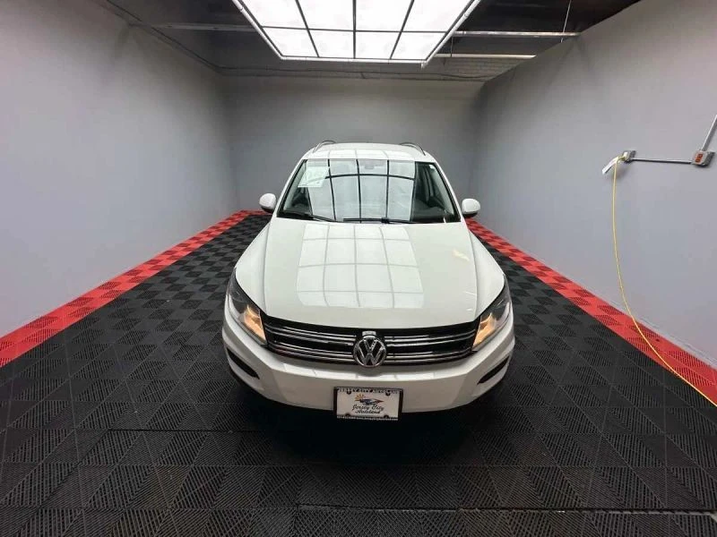 2017 Volkswagen Tiguan - Image 8 of 12
