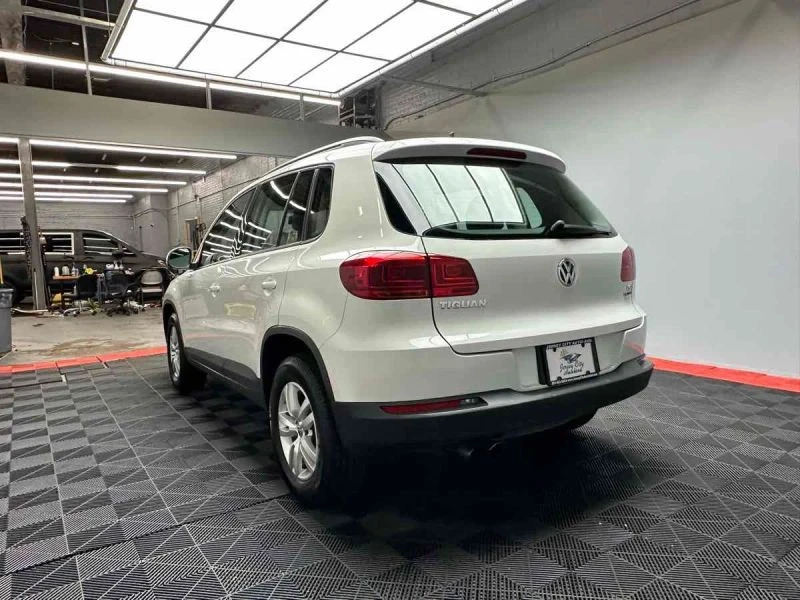 2017 Volkswagen Tiguan - Image 4 of 12