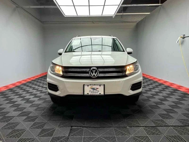 2017 Volkswagen Tiguan - Image 2 of 12