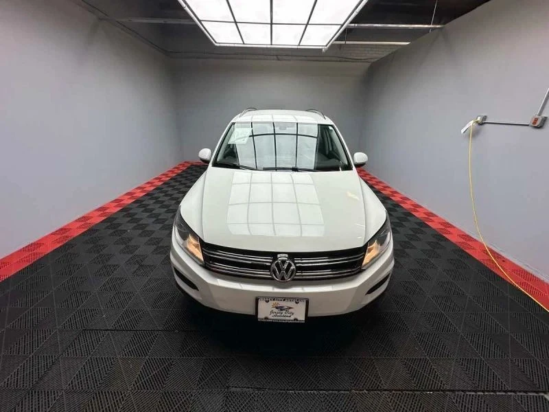 2017 Volkswagen Tiguan - Image 8 of 12