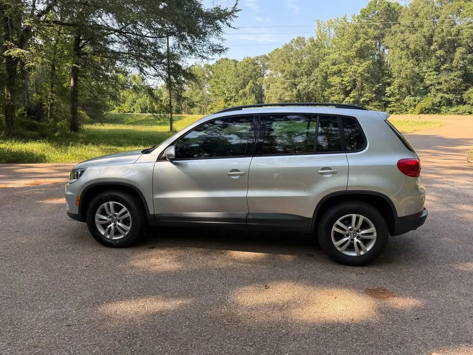 2017 Volkswagen Tiguan - Image 8 of 15