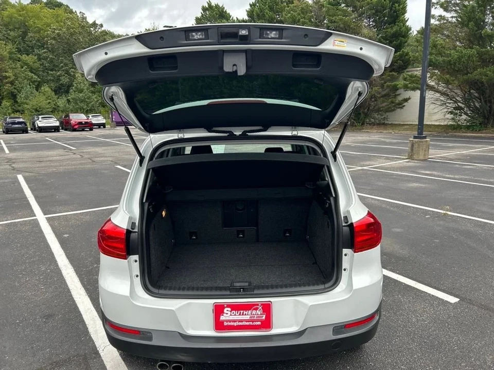 2017 Volkswagen Tiguan - Image 12 of 12