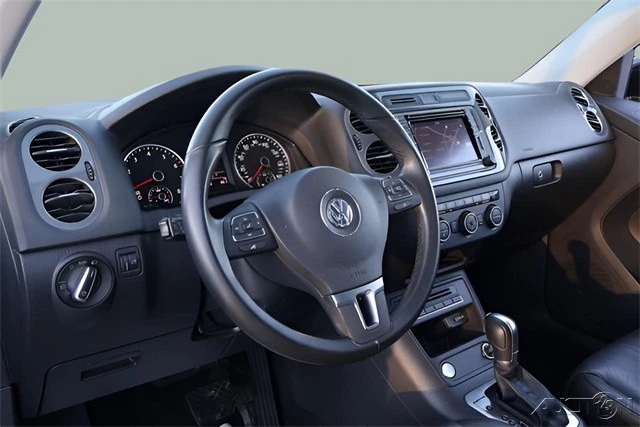 2017 Volkswagen Tiguan - Image 10 of 21
