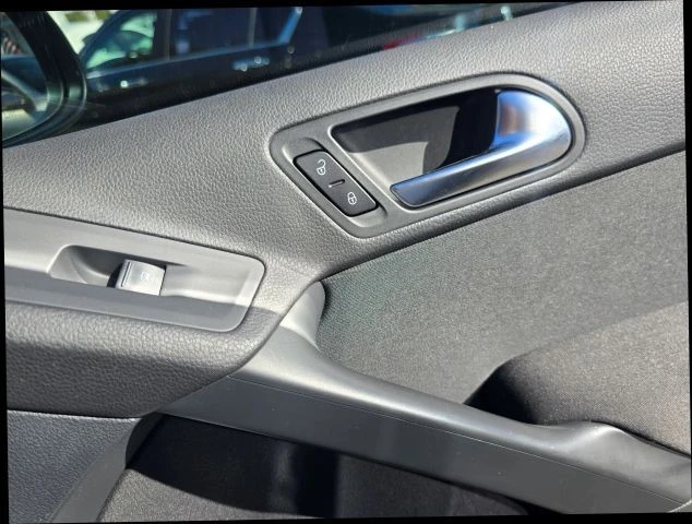 2017 Volkswagen Tiguan - Image 20 of 21