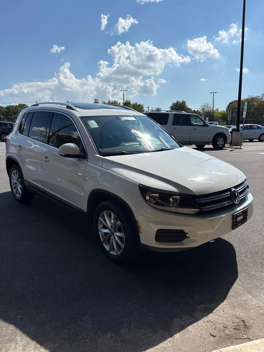 2017 Volkswagen Tiguan - Image 3 of 10